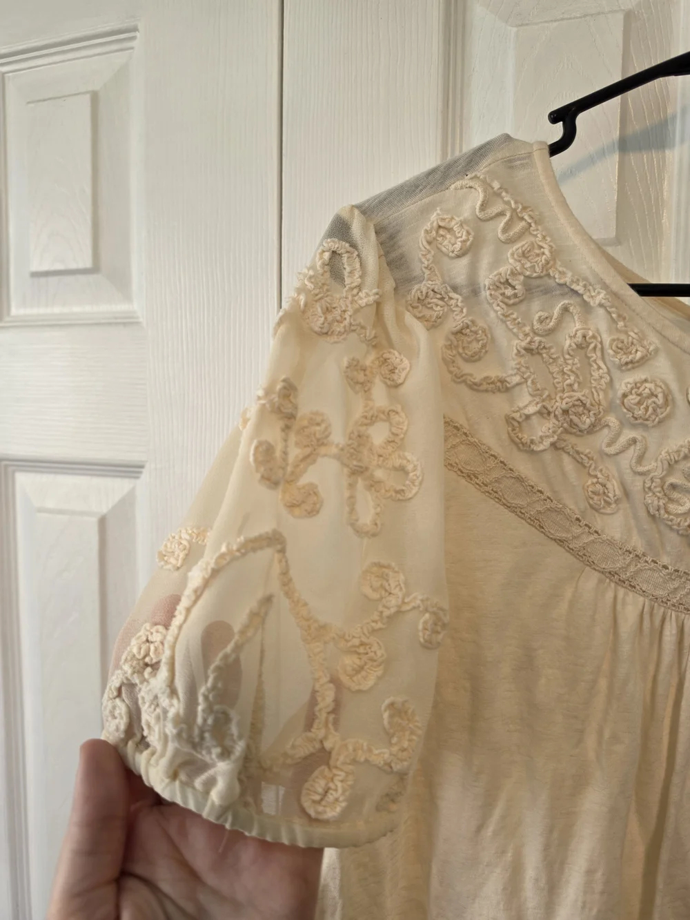 Anthropologie Delilah Blouse Cream Embroidered Puff-Sleeve Top Size Small